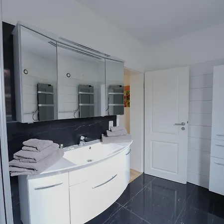 Haus Shiralee - Warnemuende * Росток