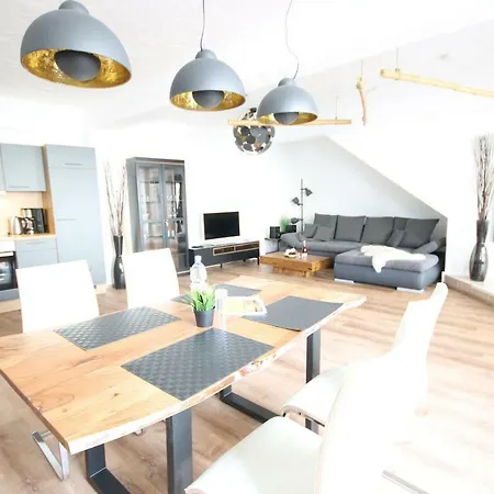 Haus Shiralee - Warnemuende *